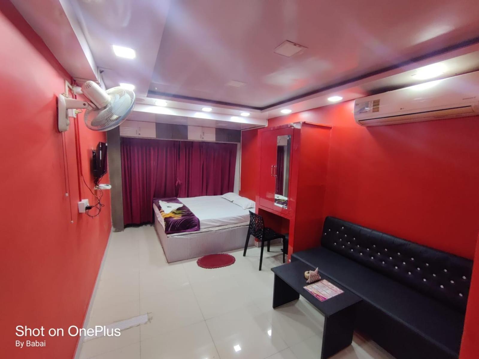 Rose Hotel
