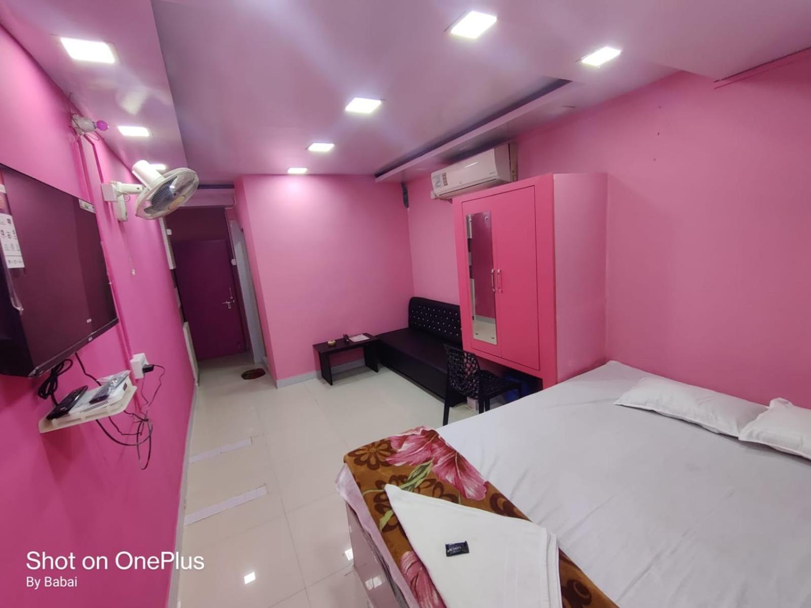Rose Hotel 2*